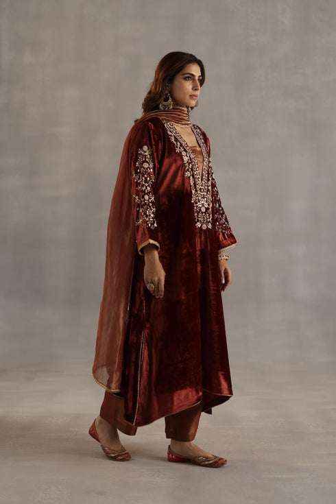 Durbaar minar garnet kurta set