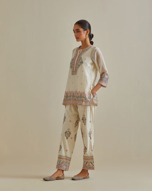 Aaira pink and off-white short top with pants