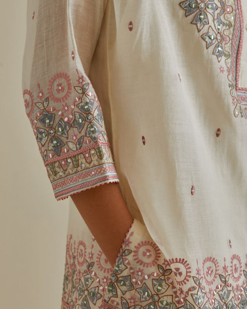 Aaira pink and off-white short top with pants