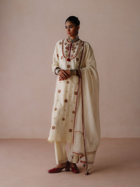 Ambi ivory kurta set