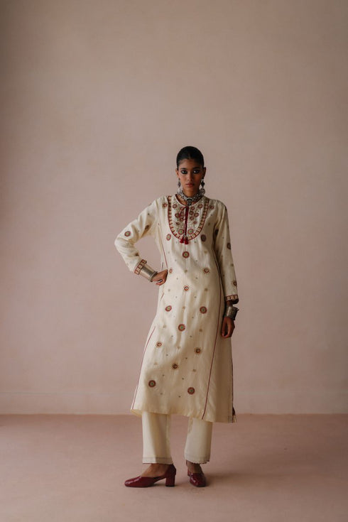 Ambi ivory kurta set