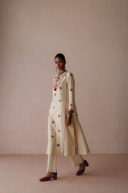 Ambi ivory kurta set