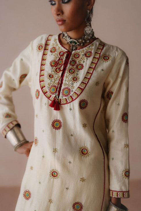 Ambi ivory kurta set