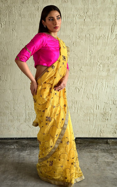 Bel yellow sari