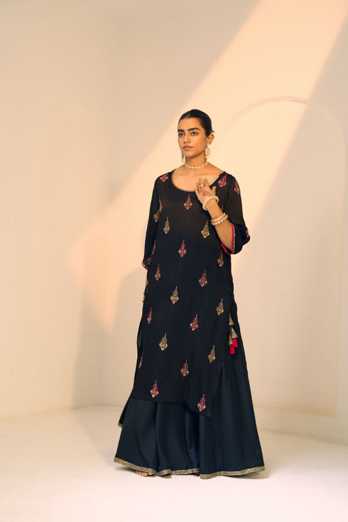 Black chavi kurta with pants