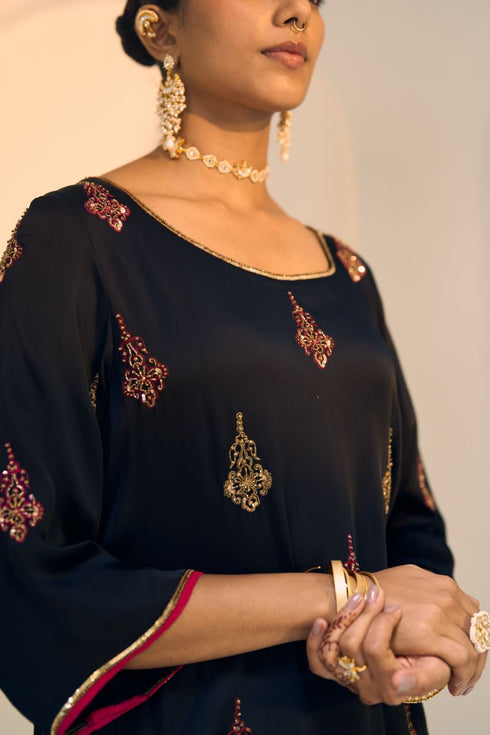 Black chavi kurta with pants