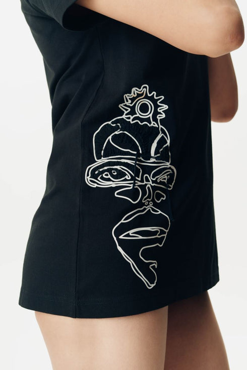 Black embroidered half sleeve t-shirt