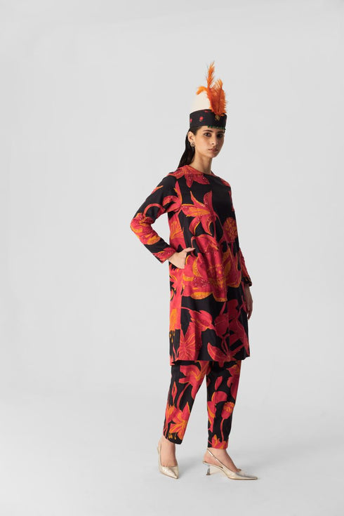 Chin chin lian black and pink embroidered kurta set