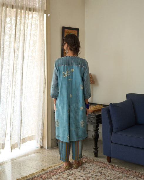 Chitra asman blue kurta