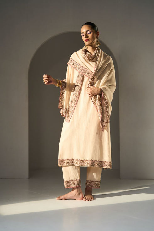 Cream pavit dupatta
