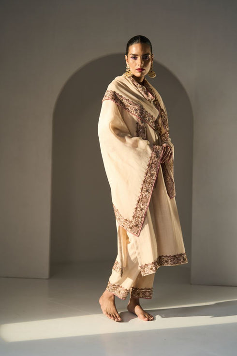 Cream pavit dupatta