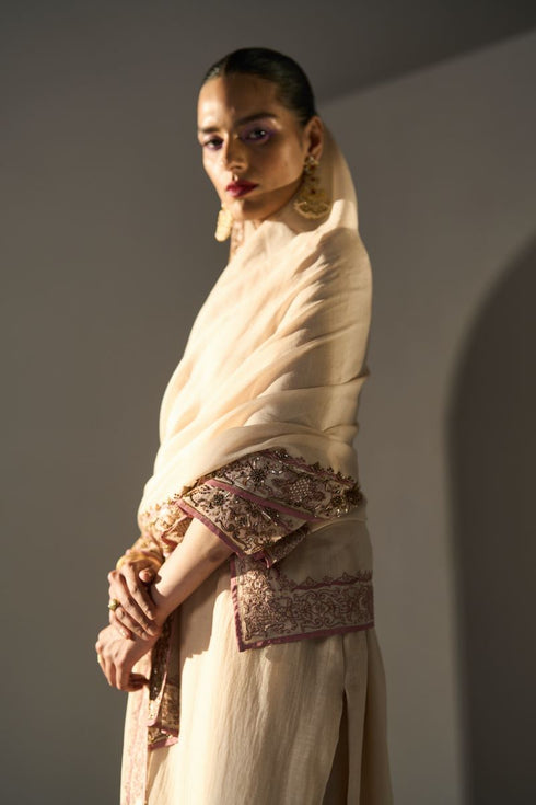 Cream pavit dupatta