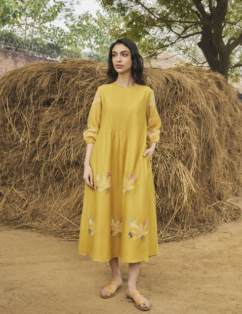 Daffodil pintuck dress