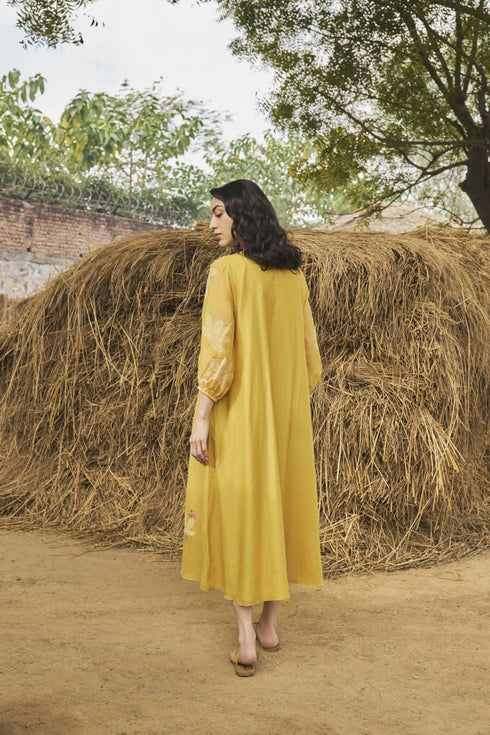 Daffodil pintuck dress