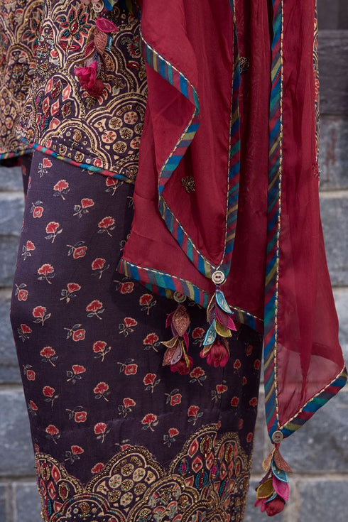 Dhun red silk stole