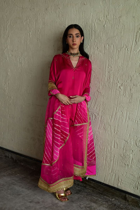 Diagonal pink dupatta