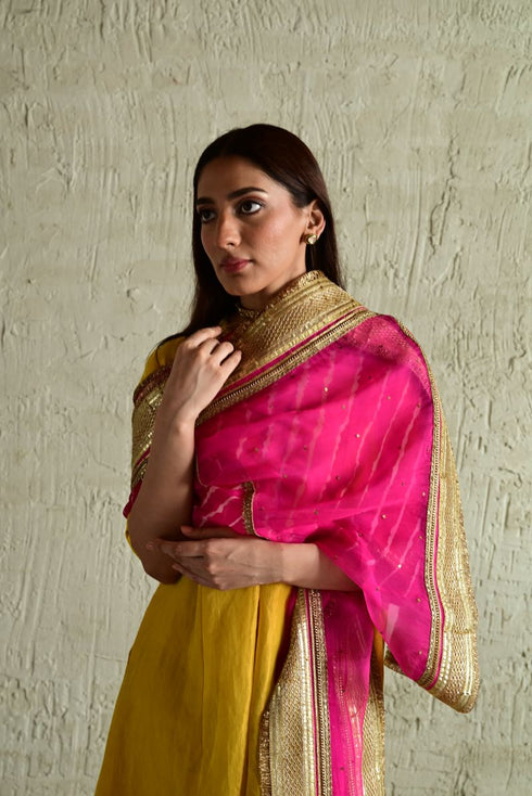 Diagonal pink dupatta