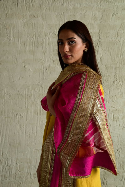 Diagonal pink dupatta