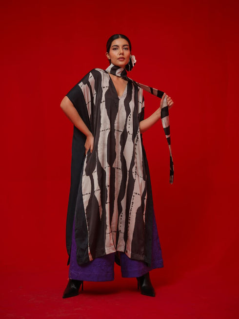 Discover black and grey kaftan