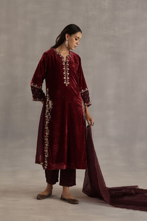 Durbaar megh garnet kurta set