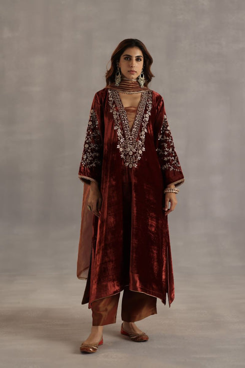 Durbaar minar garnet kurta set
