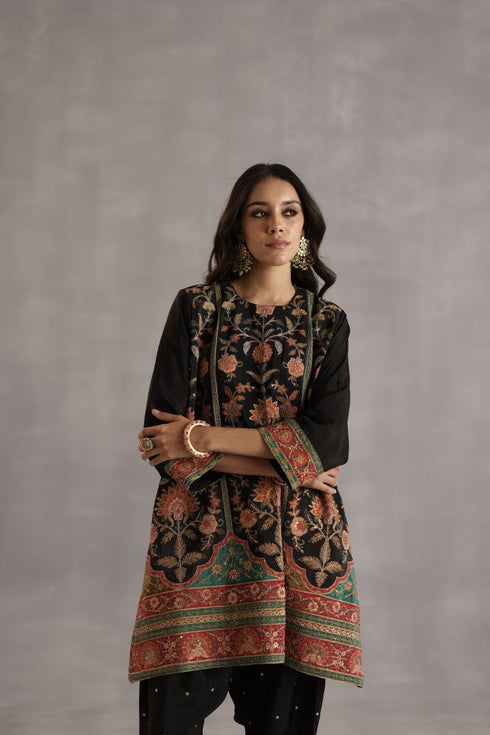 Durbaar yaman black kurta set
