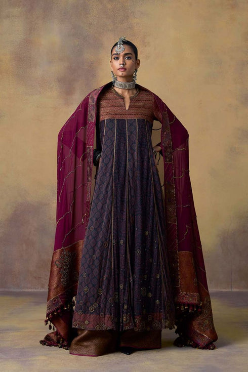 Goonj black yoke anarkali