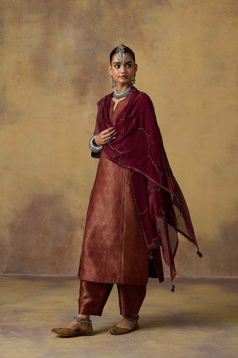 Goonj maroon brocade cowl ijar