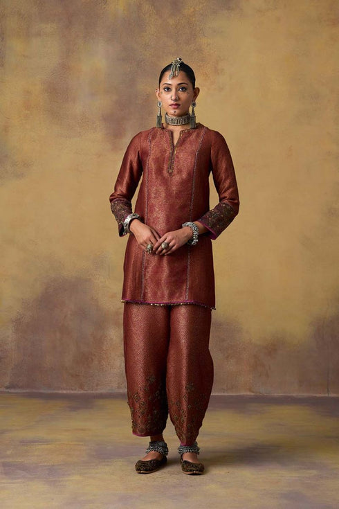 Goonj maroon brocade heavy cowl ijar