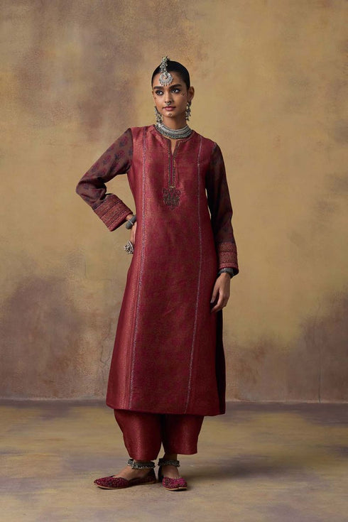 Goonj pink brocade cowl ijar