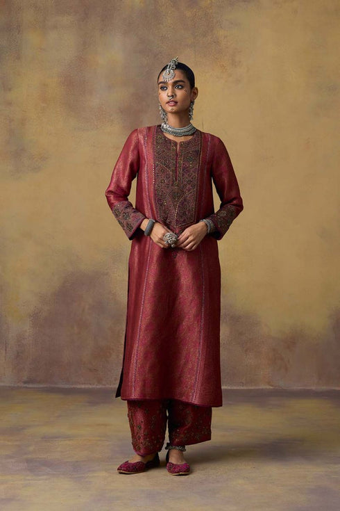 Goonj pink brocade heavy cowl ijar