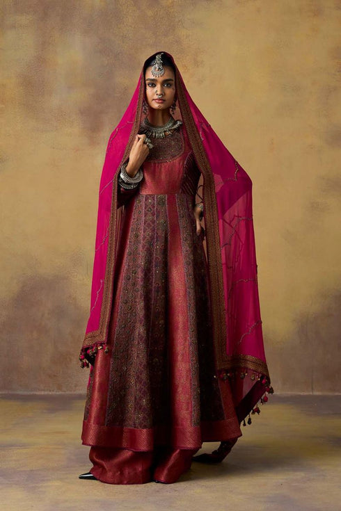 Goonj pink georgette dupatta with embroidered border