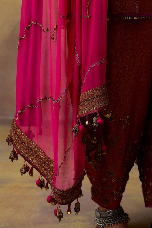 Goonj pink georgette dupatta with embroidered border