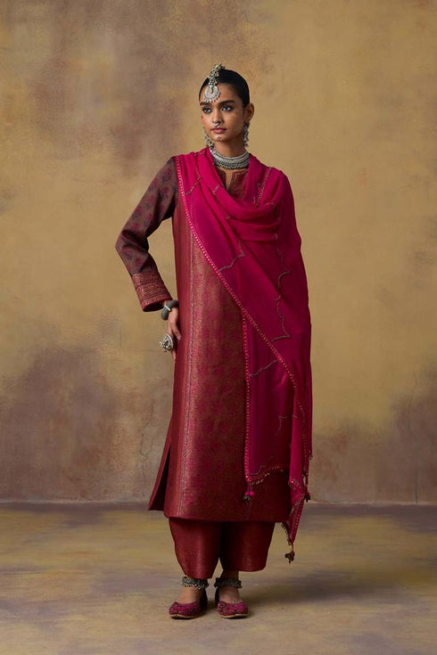 Goonj pink georgette stole