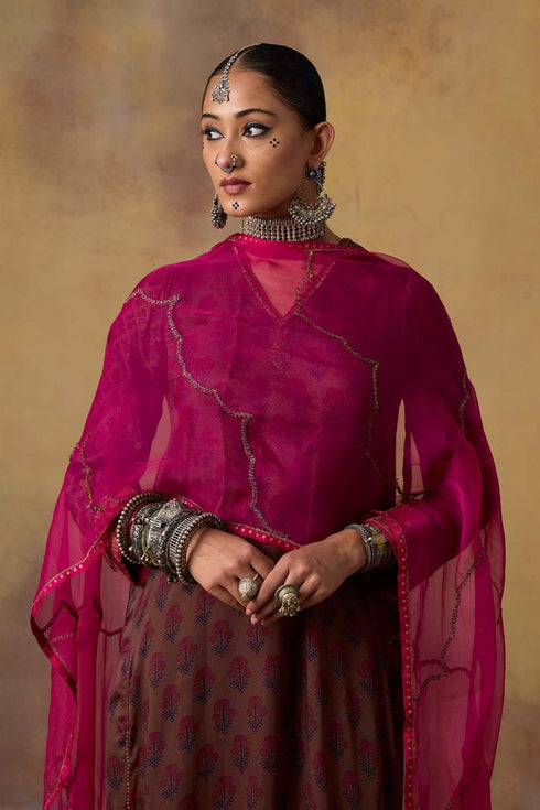 Goonj pink organza stole