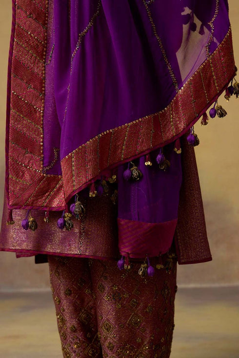 Goonj purple georgette dupatta with embroidered border