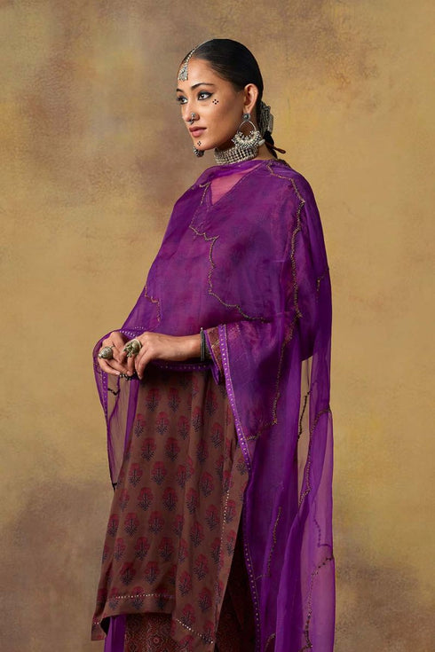 Goonj purple organza stole