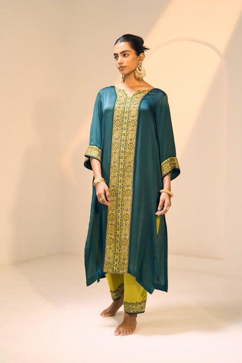 Green seerat kurta with pants