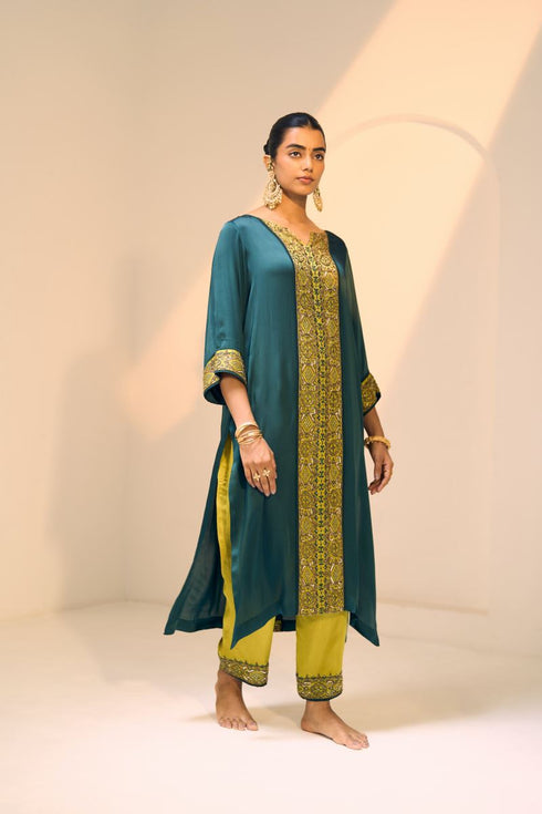 Green seerat kurta with pants