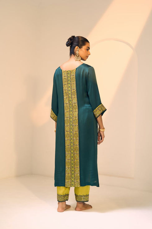 Green seerat kurta with pants