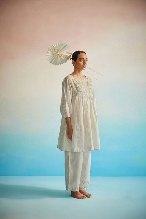 Hakanai Sivory square sleeve top set