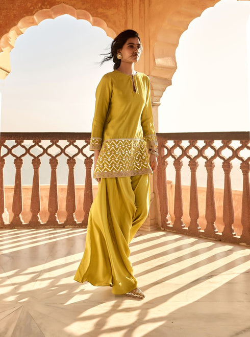 Haldi Nashpal kachipatti yellow kurta dhoti set