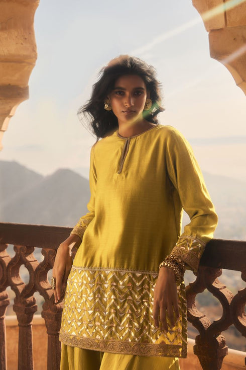 Haldi Nashpal kachipatti yellow kurta dhoti set