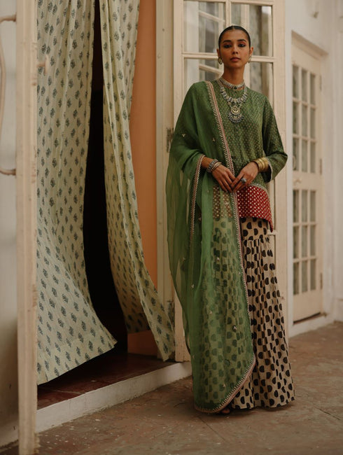 Halfmoon green kurta set