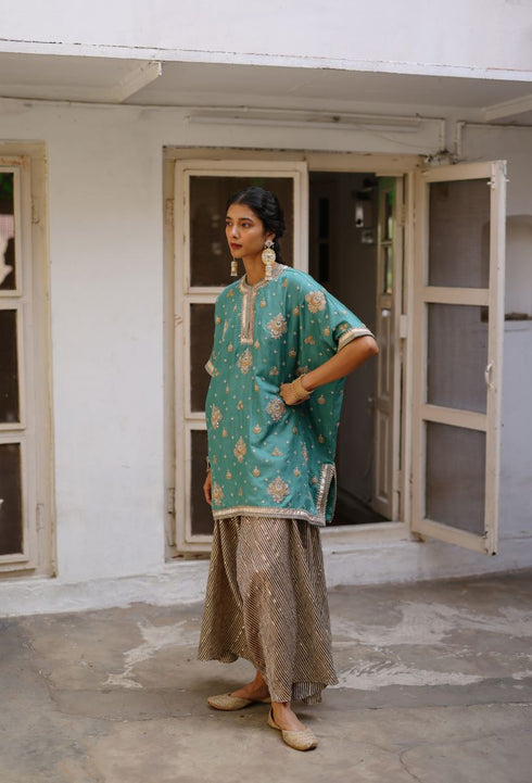 Halfmoon turquoise kaftan set