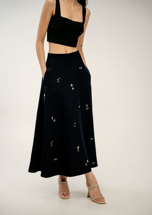 In between skirt