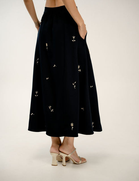 In between skirt