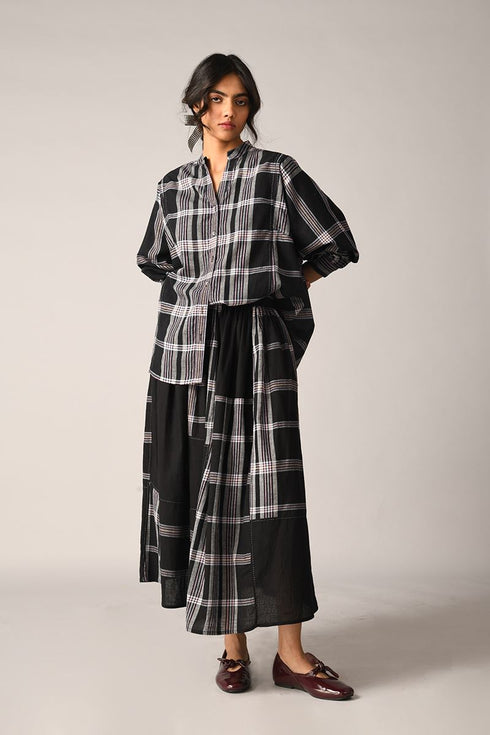 Iwara oversized panel black shirt