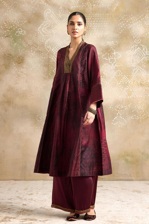 Kaashvi maroon V-neck kurta