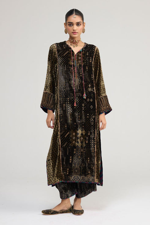 Kainaat black heavy phiran kurta